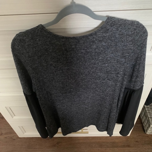 Soft sweater with blouse-like flowing sleeves - Picture 2 of 5